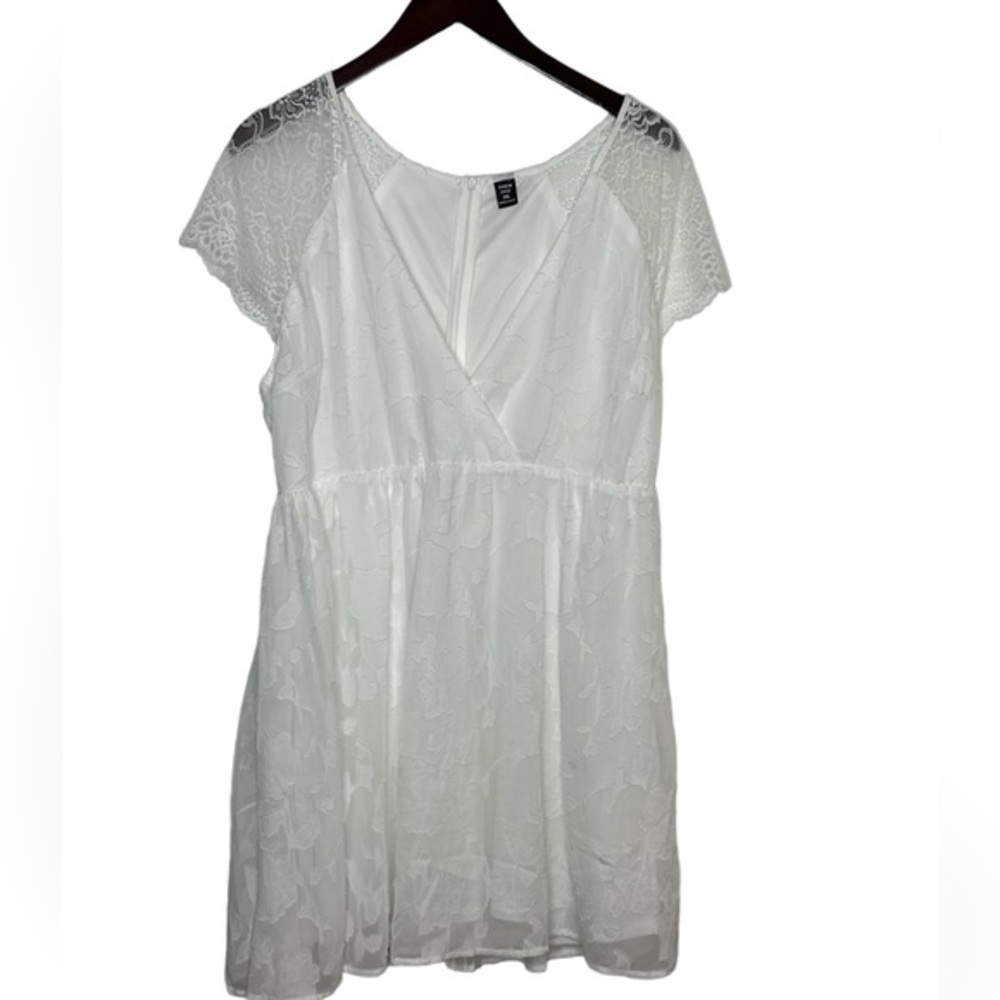 SHEIN Curve lace deep V- neck white dress size 1X